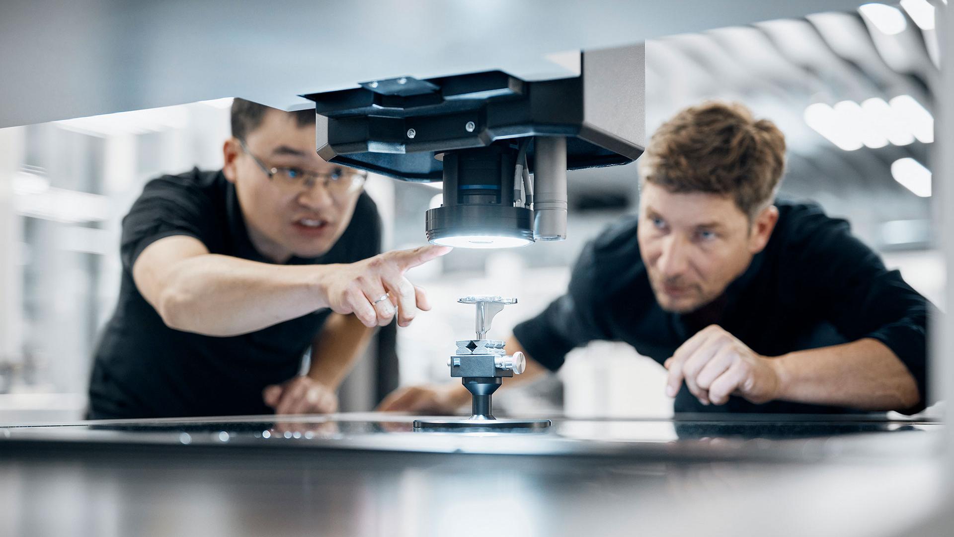 ZEISS O-INSPECT duo - Mikroskop und Messgerät in einem.