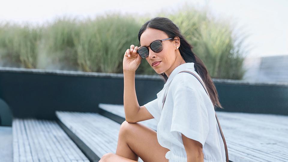 De nombreux porteurs de lunettes sont fatigués d&apos;avoir à passer sans cesse de leurs lunettes habituelles à leurs lunettes de soleil.