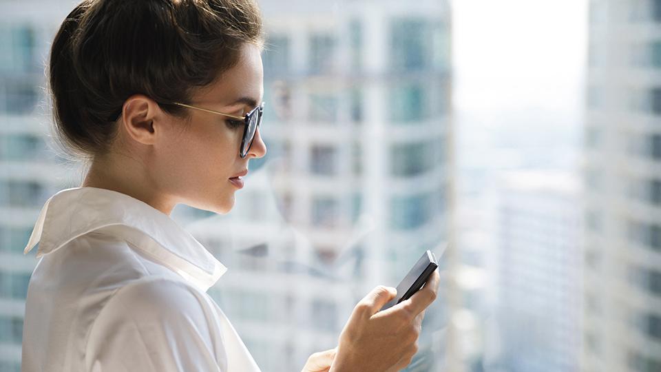 Der Blick aufs Smartphone gehört für uns zum Leben wie das Atmen.