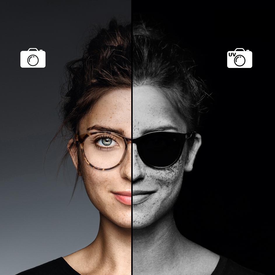 Nahaufnahme einer Frau mit einer Brille mit ZEISS UVProtect Technologie. Eine Bildhälfte wurde mit einer normalen Kamera aufgenommen, die andere mit einer UV-Kamera. Das UV-Bild zeigt, dass klare Brillengläser von ZEISS die schädlichen UV-Strahlen genauso gut blockieren können, wie eine Sonnenbrille.