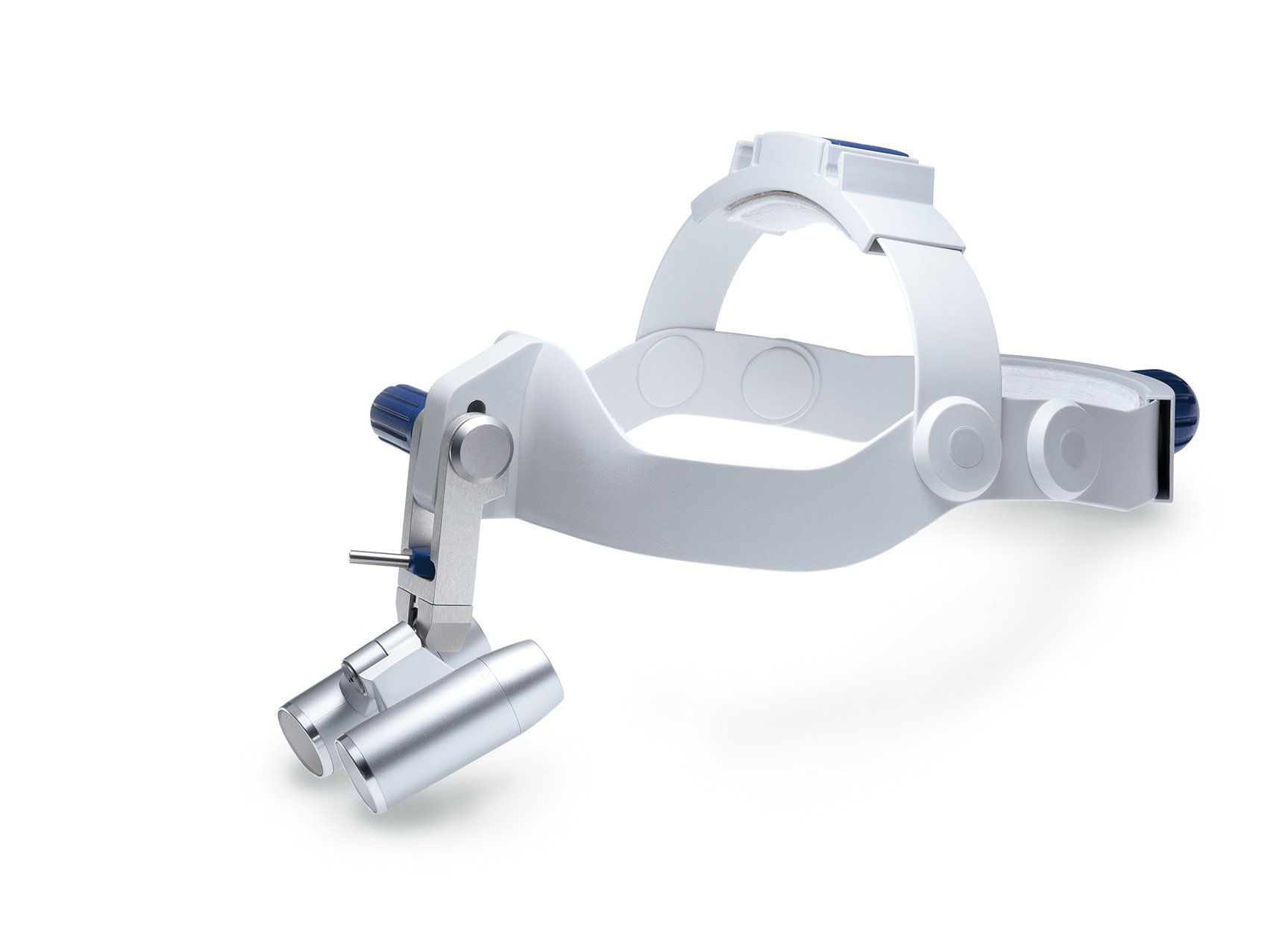 Loupes serre-tête ZEISS avec un bandeau réglable. Le système téléloupe est fixé sur un support pivotant.